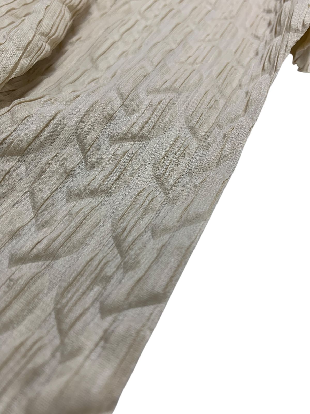  プリーツプリーズイッセイミヤケ ワンピース 3 アイボリー 雪の結晶 エンボス加工 ノースリーブ ひざ丈ワンピース