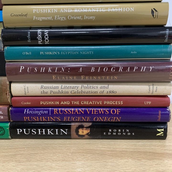 01)【1点限り!】プーシキンの英語・ロシア語などの洋書/まとめ売り約30
