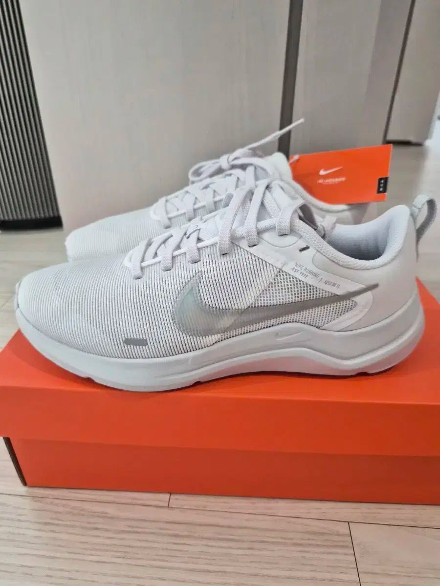 ナイキランニングシューズ ウィメンズランニングシューズ レディーススニーカー レディースランニングシューズ 250mm