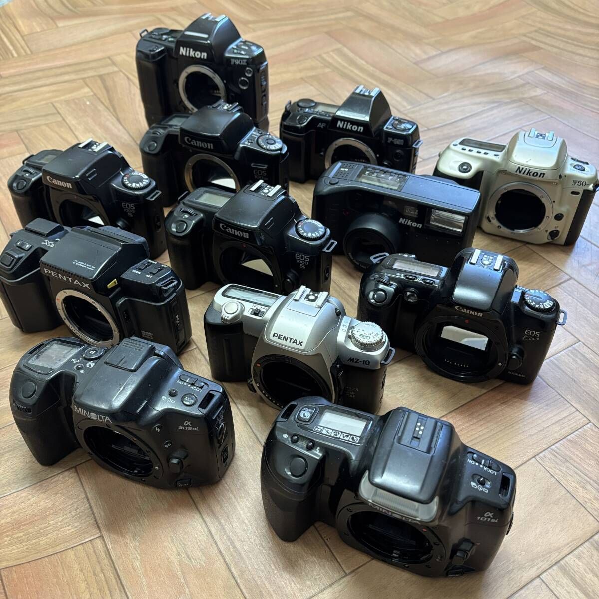 まとめ カメラ オートフォーカス一眼レフ 12台 まとめ P169a