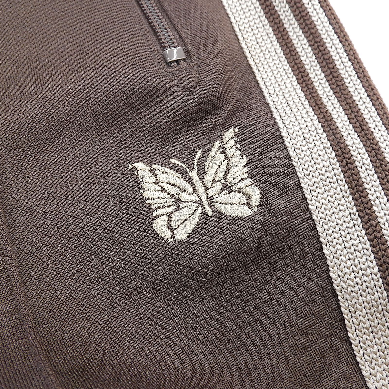 極美品▲Needles ニードルス IN375 ロゴエンブロイダリー サイドライン ナロートラック パンツ ブラウン ベージュ S 正規品 メンズ 極美品△Needles ニードルス IN375 ロゴエンブロイダリー サイドライン