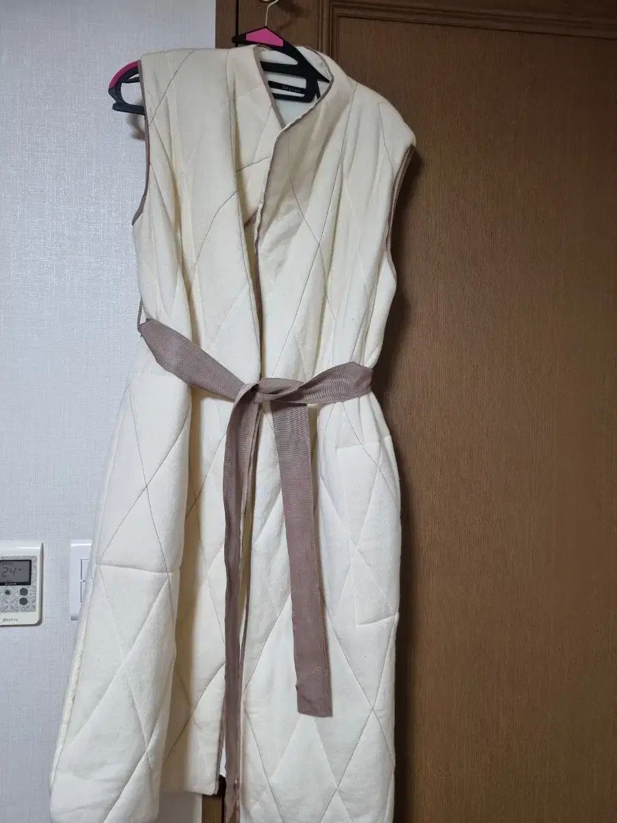 デララナ カシミア100 キルティングロングベスト