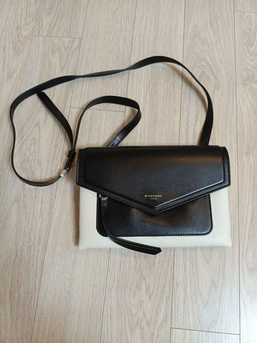 ジバンシィ 듀에토 ショルダー兼クロスバック