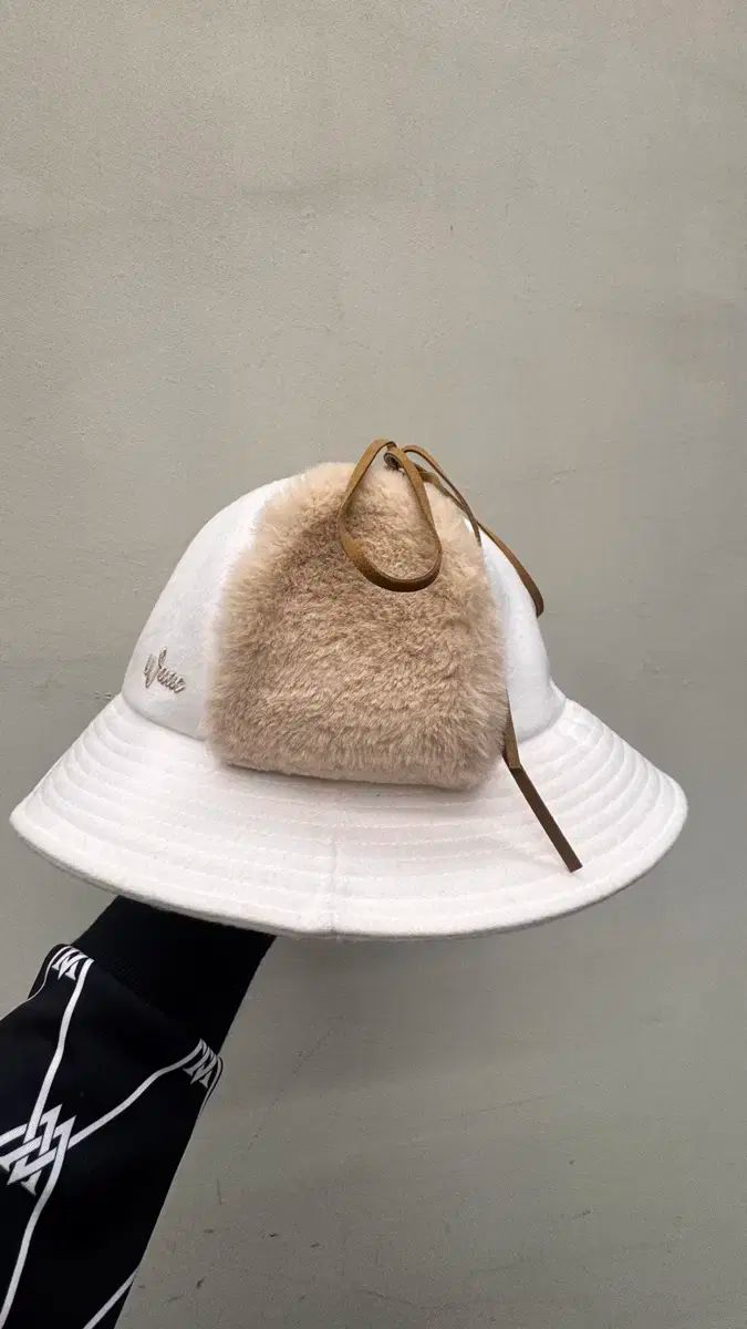 ワック 白 バケットハット ファー 耳あて 帽子