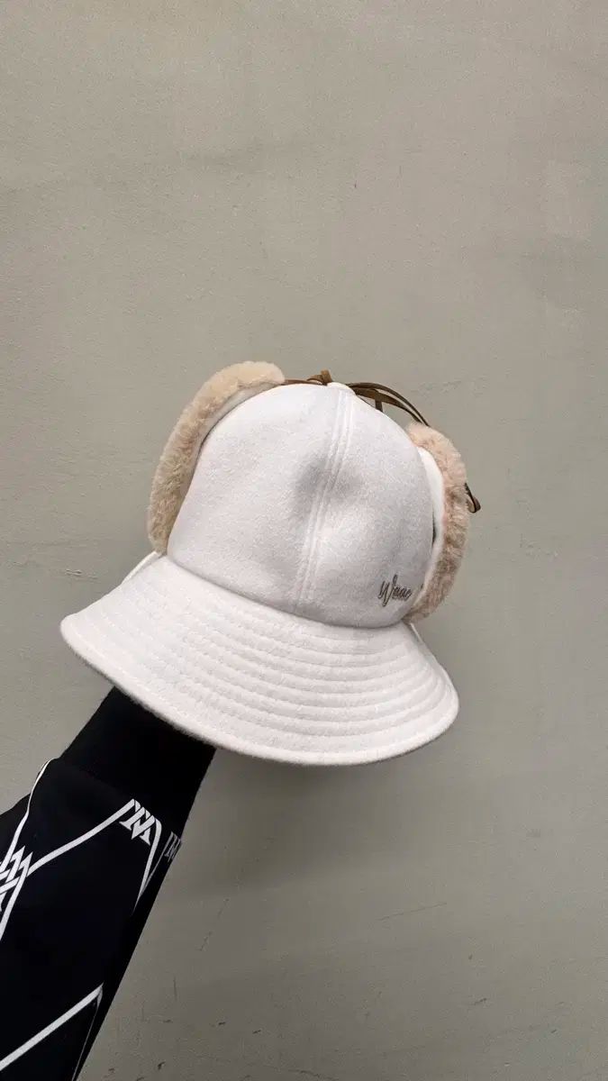 ワック 白 バケットハット ファー 耳あて 帽子