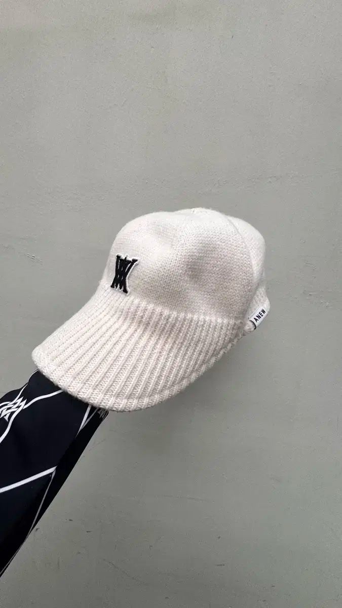 アニュー アイボリー ニットボールキャップ