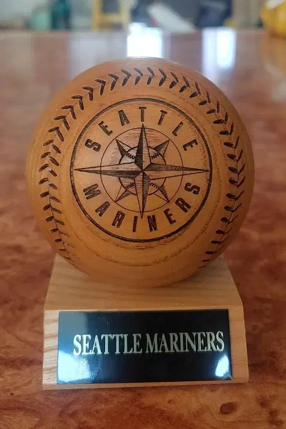 MLB シアトル・マリナーズ 木彫りボール 野球ボール