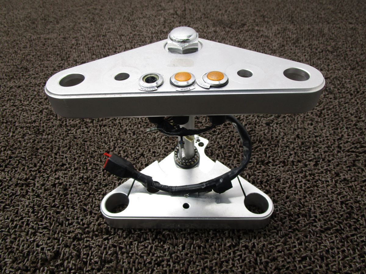 マグナ50 クラブアメリカン トリプルツリー A 8245 AC 13 ホンダ 09 E MAGNA キャブ車 12 V