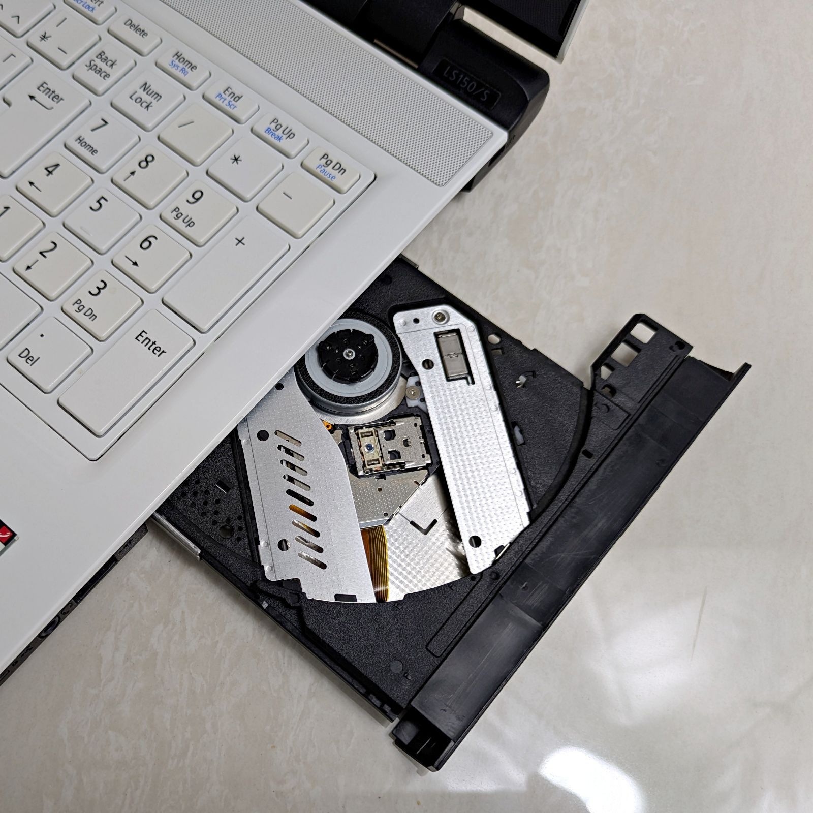 美品☆オフィス付き☆新品SSD/メモリ8G☆初心者OK！Windows11 ノート