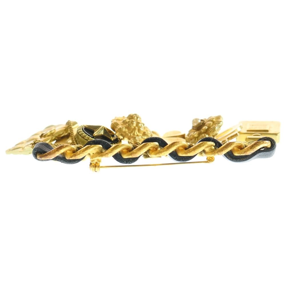 8連チャーム付ブローチ