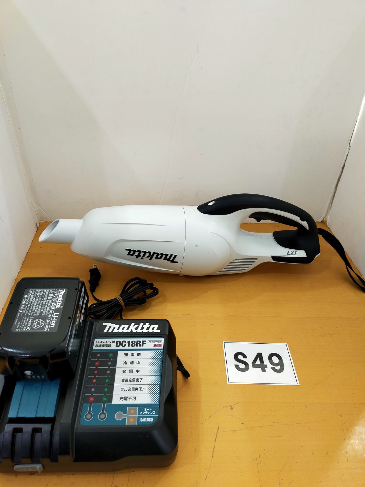 S 49 マキタ 充電式クリーナー CL 180 FD バッテリー 充電器付き