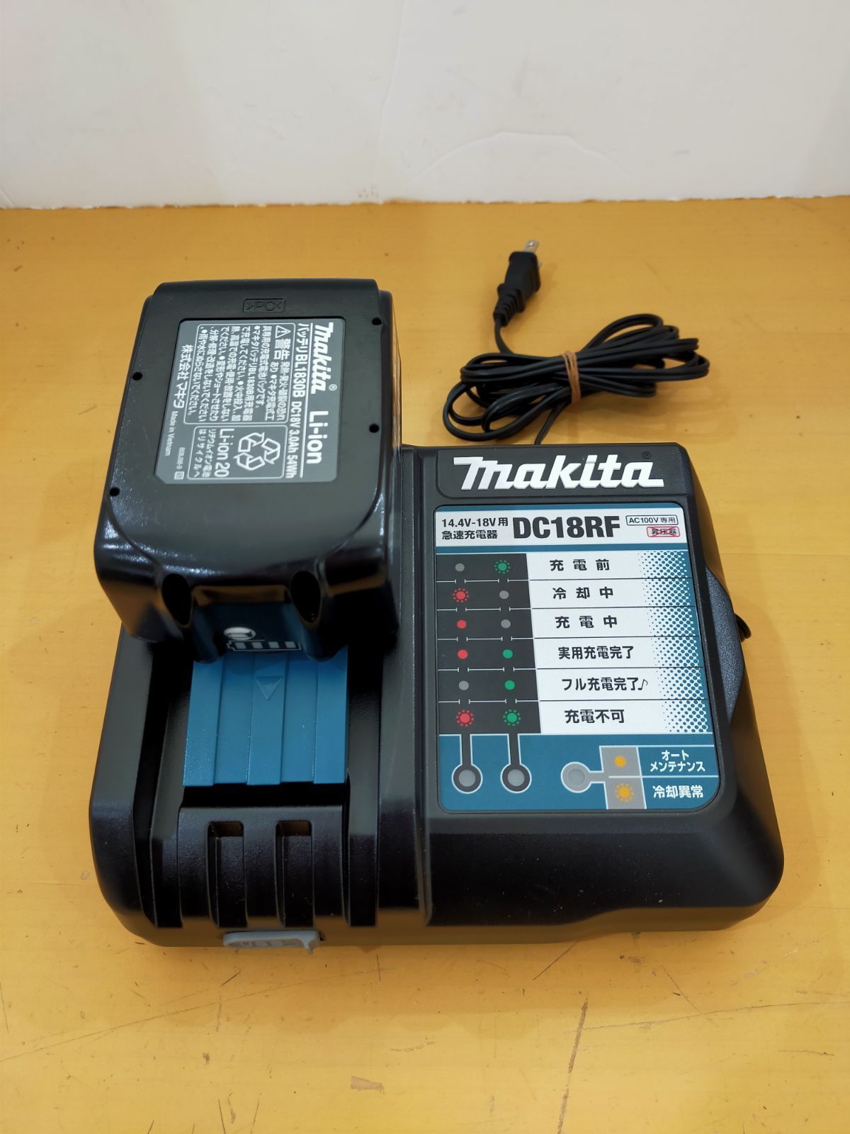S49 マキタ 充電式クリーナー CL180FD バッテリー&充電器付き 【公式通販】