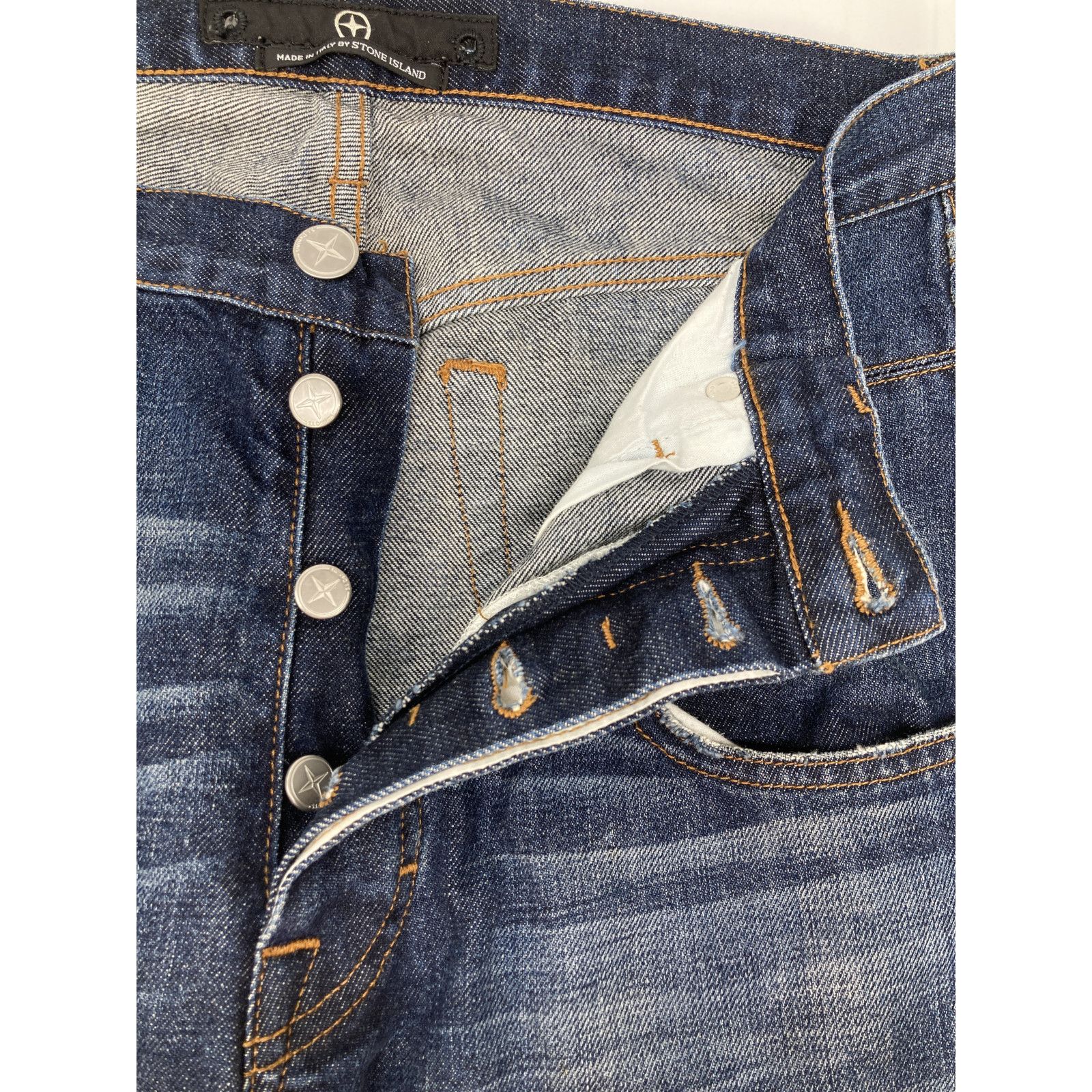 メンズ STONE ISLAND ストーンアイランド ｲﾝﾃﾞｨｺﾞ ﾎﾞﾀﾝﾌﾗｲ ｽﾄﾚｰﾄﾃﾞﾆﾑ 