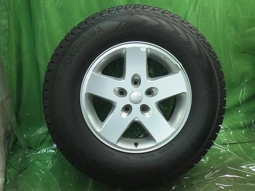 スタッドレス 23年製 バリ山 ラングラー 17インチ ヨコハマ アイスガードG 075