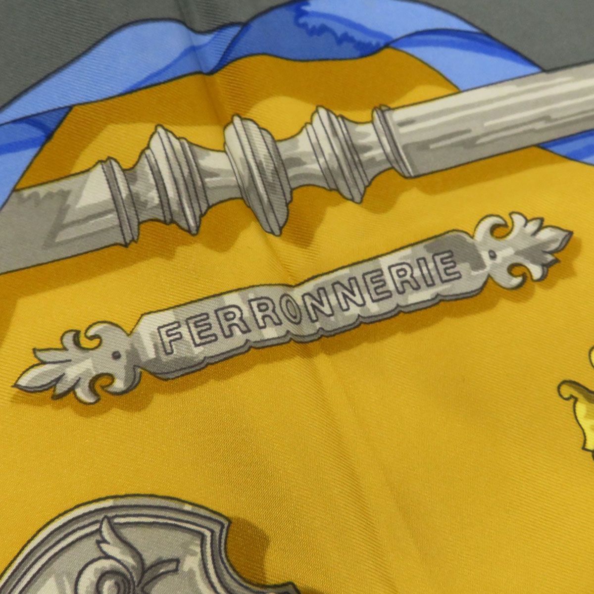  エルメス カレ 90 FERRONNERIE 鉄細工 ユニセックス イエロー グレー HERMES アパレル 小物 バンダナ スカーフ 小物