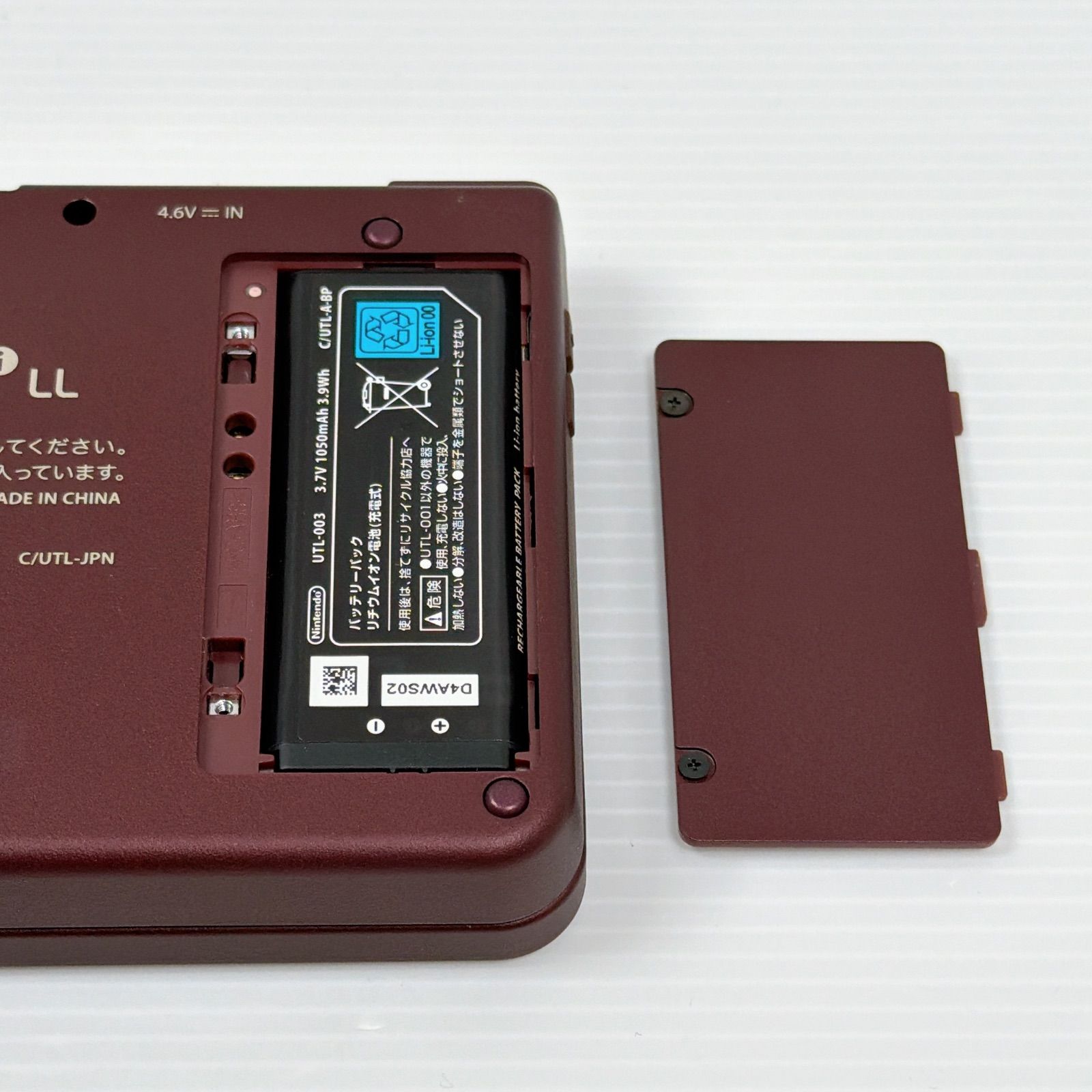 任天堂 DSiLL 赤ワイン色/カセット 【別売り可能】 任天堂 DSiLL