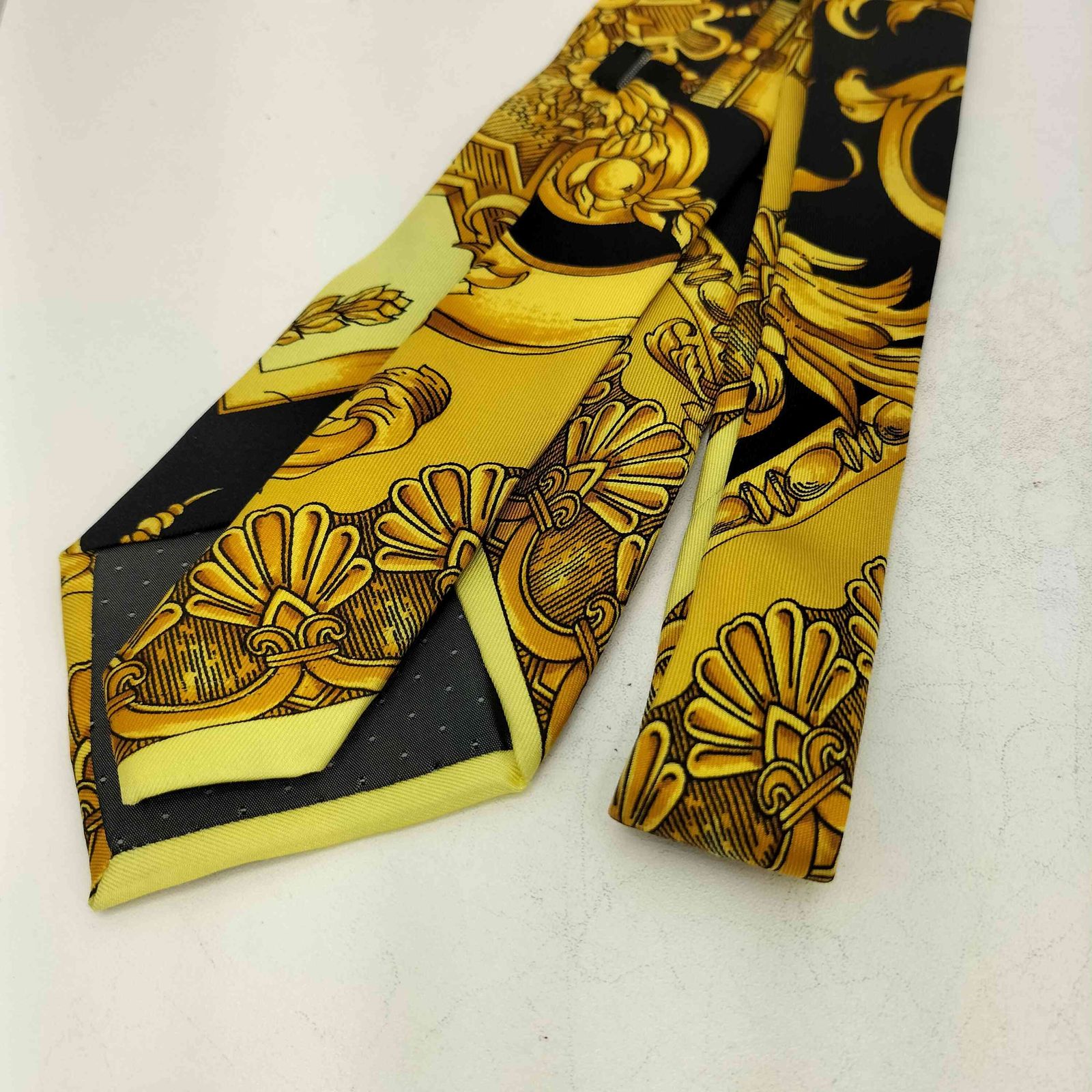 ジャンニヴェルサーチ GIANNI VERSACE イタリア製 シルク100 グレカ柄