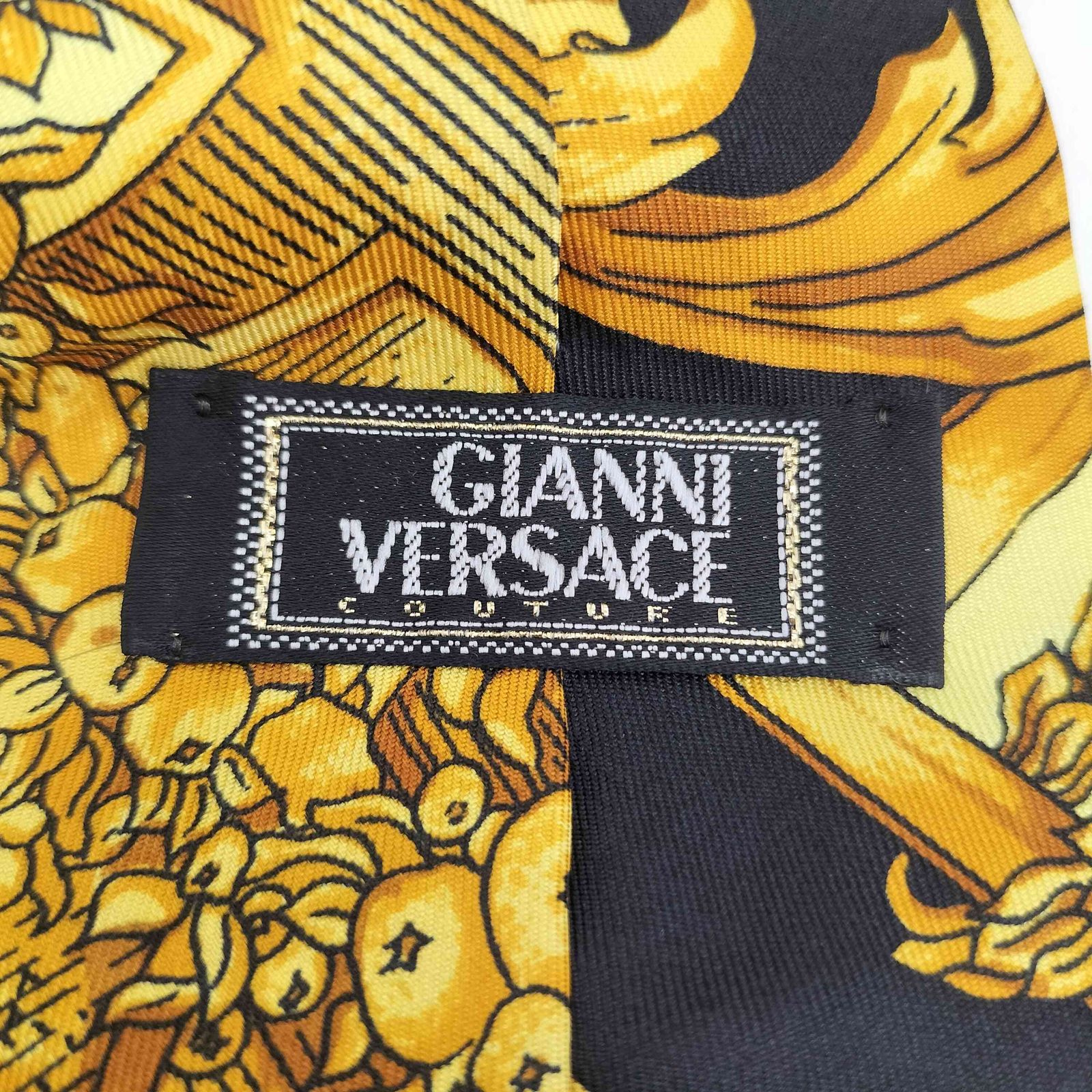 ジャンニヴェルサーチ GIANNI VERSACE イタリア製 シルク100 グレカ柄