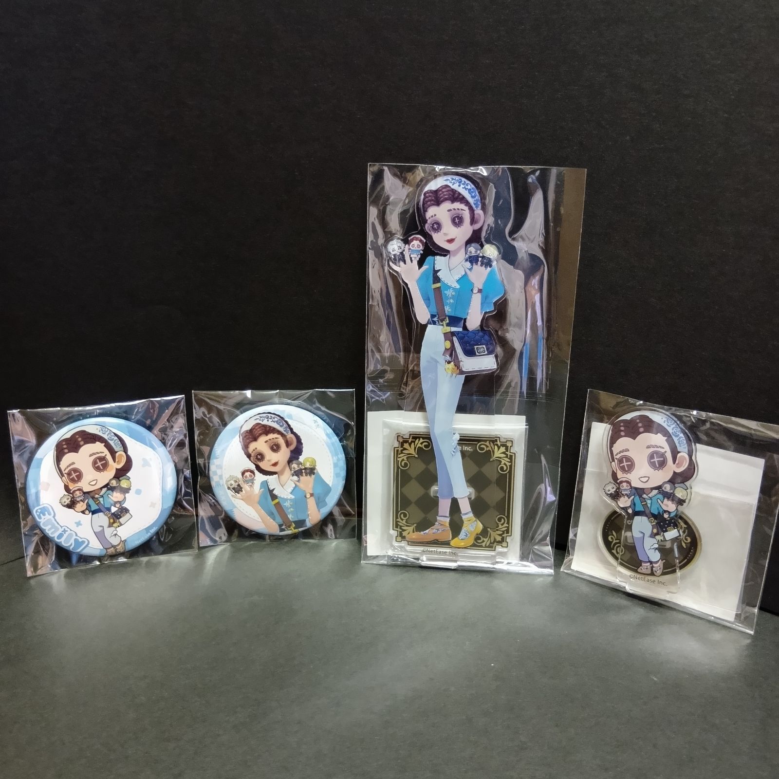 第五人格×GIGO 〜休日のお出かけ〜 医師 エミリー リアル缶バッチ