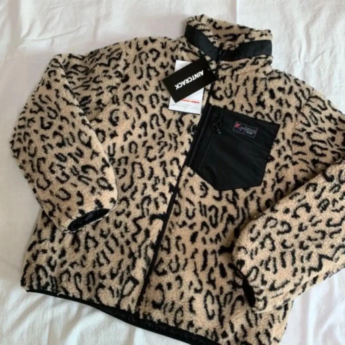 エイントクラック シンサレート メルカリshop取引では対象外 フリース レオパード フリース ジャケット