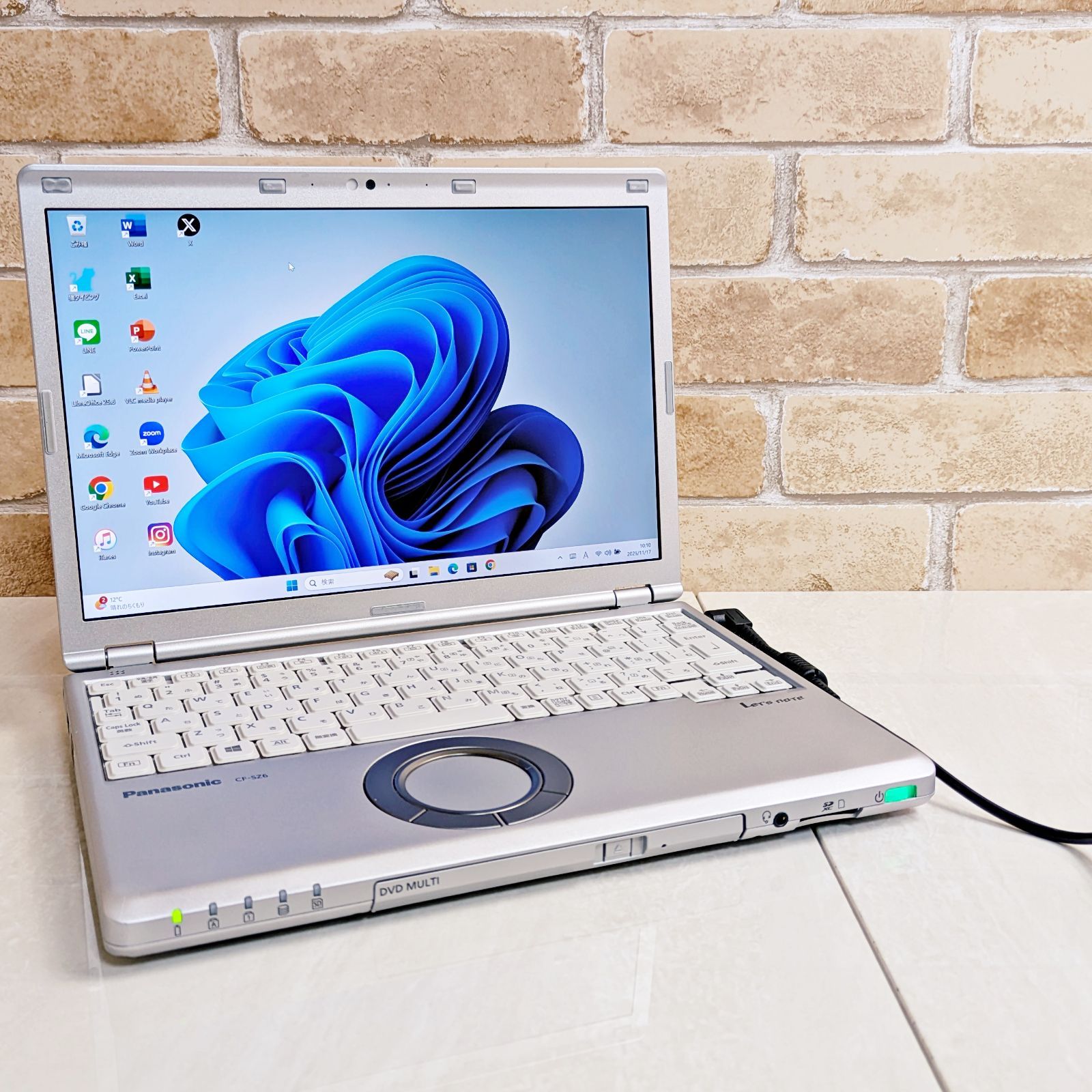 オフィス付き☆SSD爆速/第7世代i5 レッツノート 小型軽量！windows11