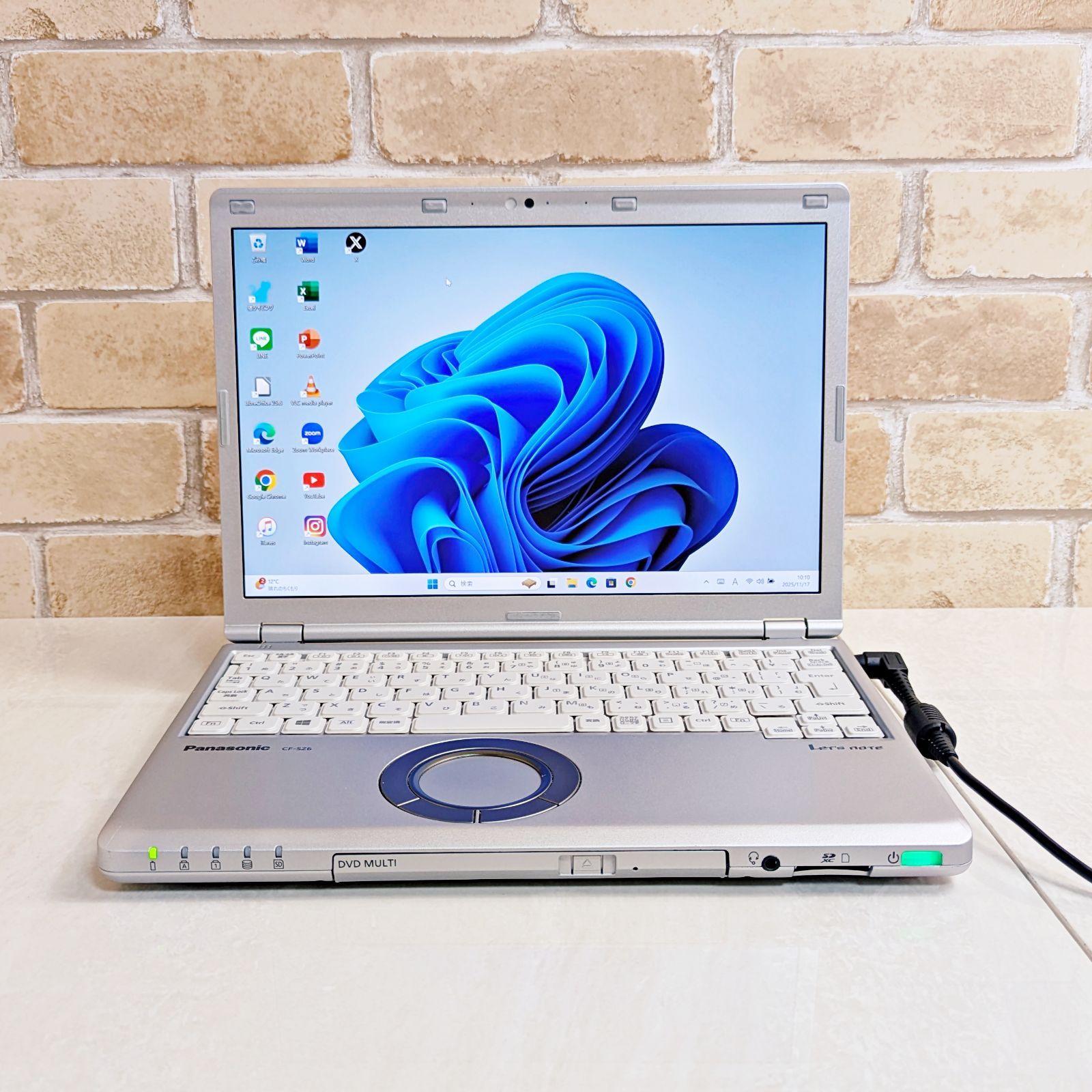 オフィス付き☆SSD爆速/第7世代i5 レッツノート 小型軽量！windows11