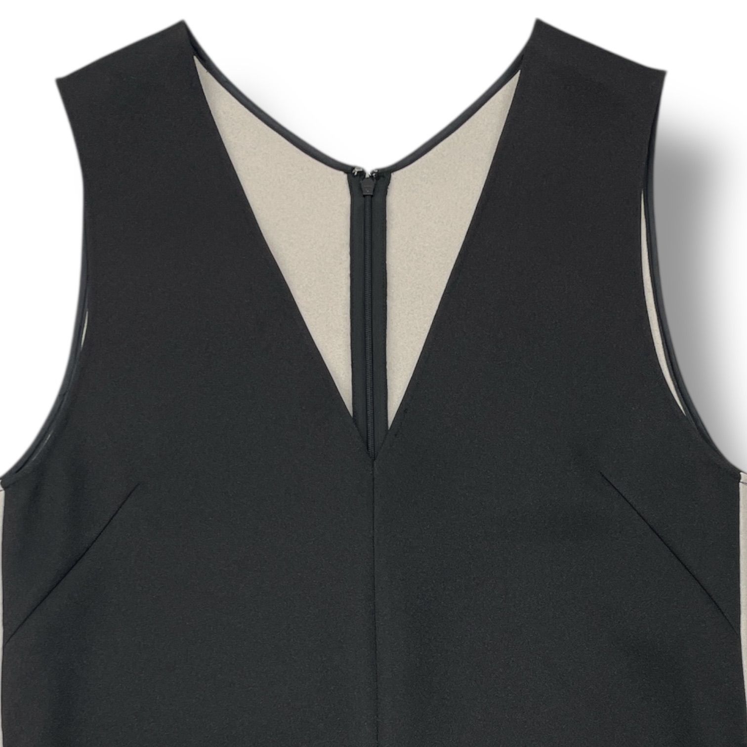 後ろファスナー 黒