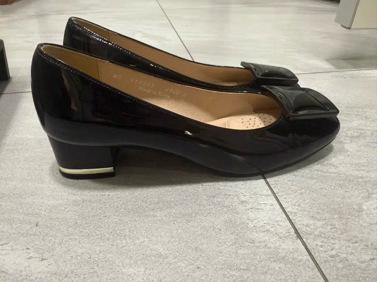 エナメル ブラック