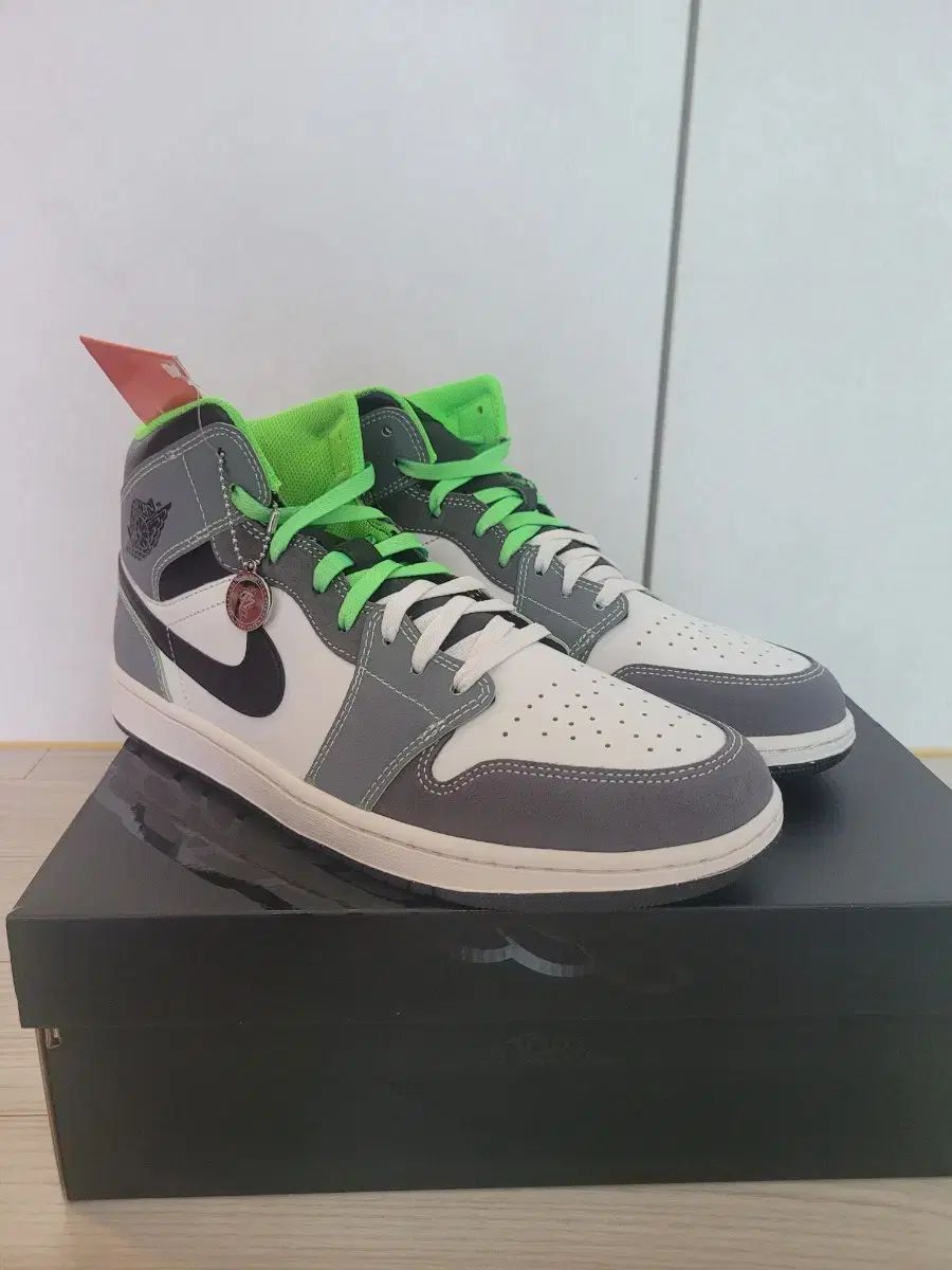 ナイキ ジョーダン ミッド 1 290mm