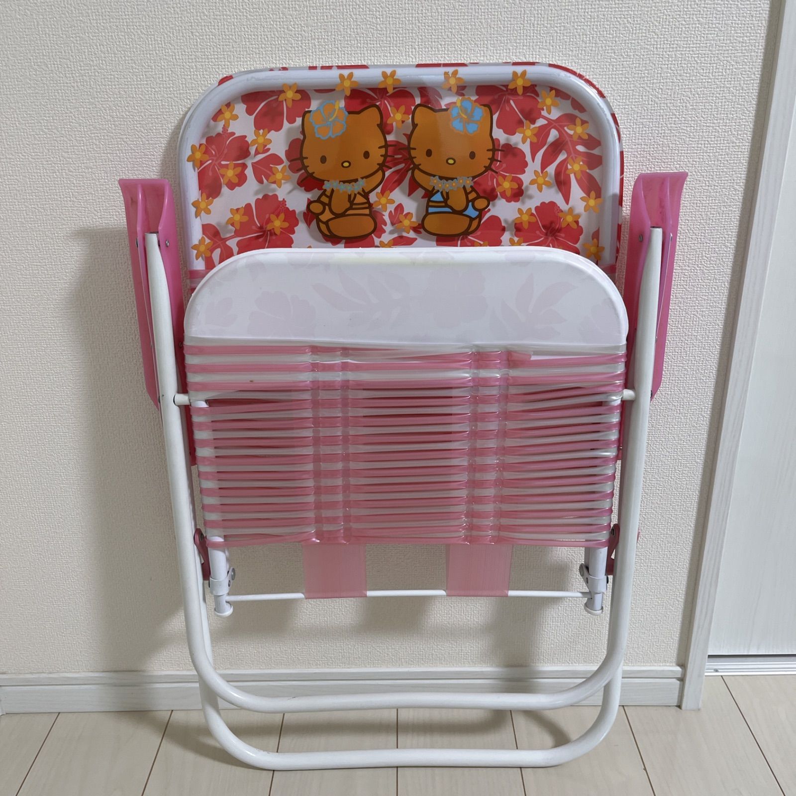 希少】サンリオ ハローキティ ビーチチェア 日焼けキティ 折りたたみ