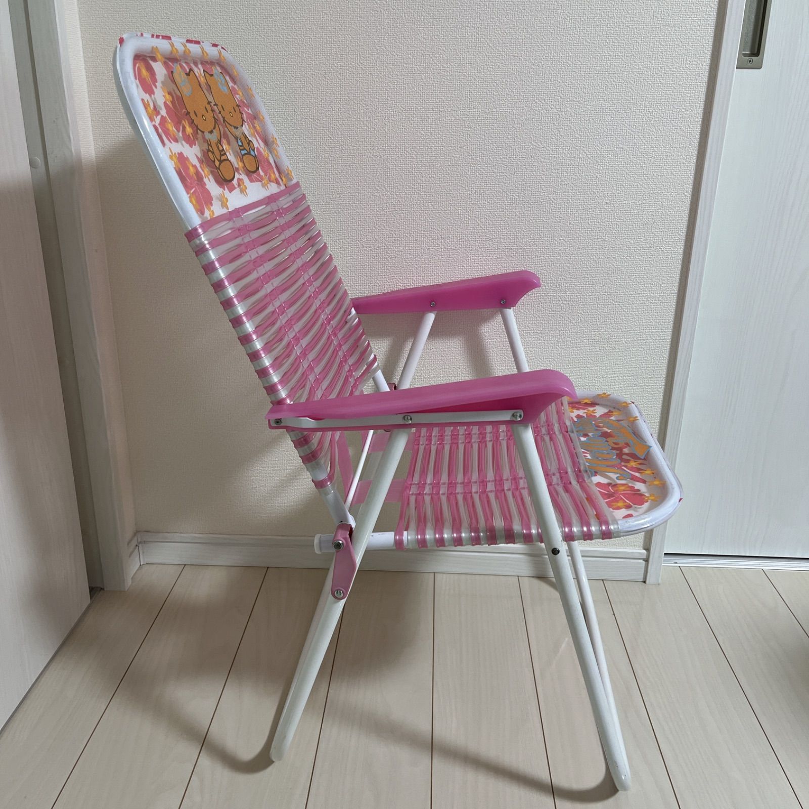 【希少】サンリオ ハローキティ ビーチチェア 日焼けキティ 折りたたみ椅子 希少】サンリオ ハローキティ ビーチチェア 日焼けキティ 折りたたみ