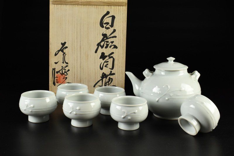 蔵C 9171 石飛勝久 白磁工房 白磁陽刻 茶器揃 急須 盃 師 上田恒次