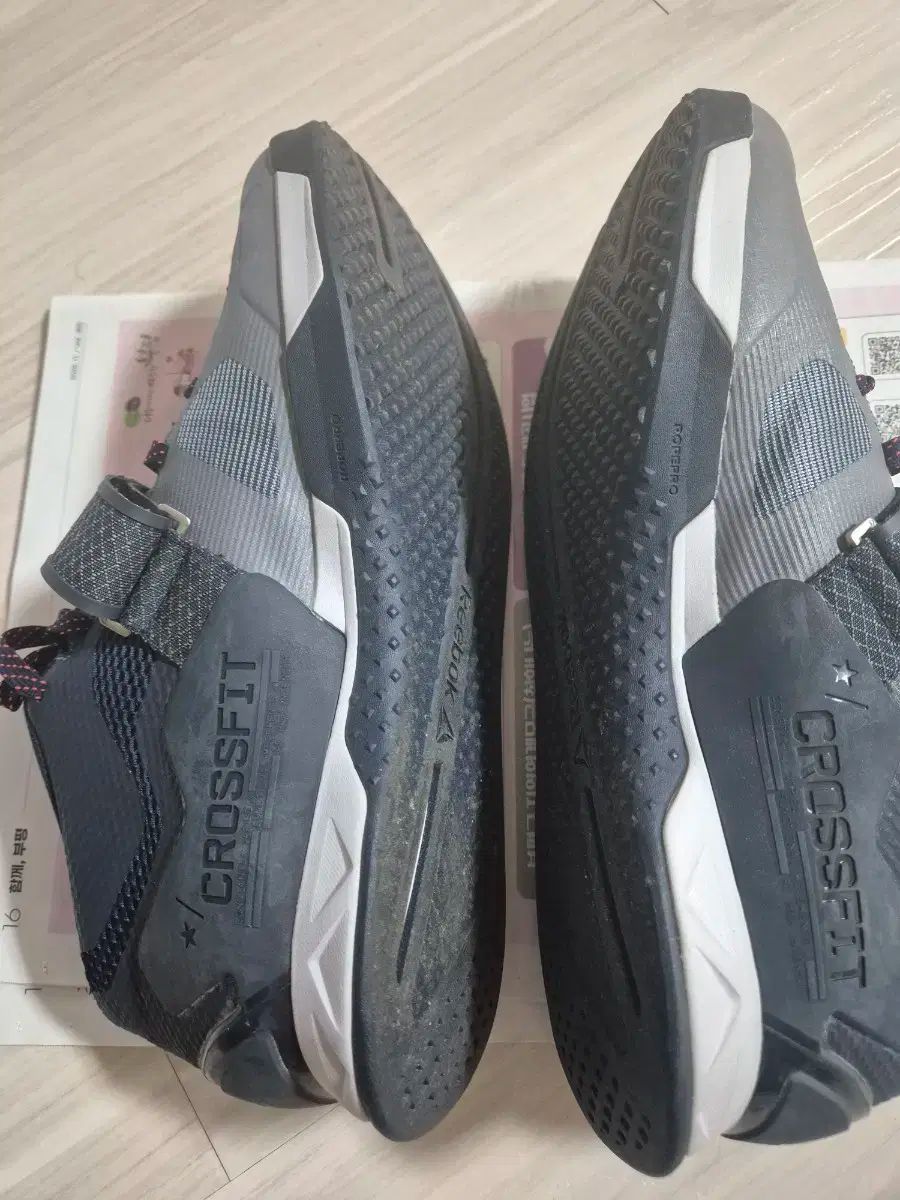 リーボック クロスフィット スニーカー グレー