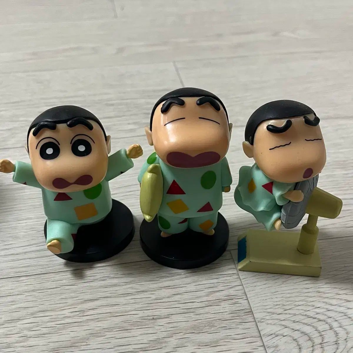 韓国　クレヨンしんちゃん　フィギュア　限定品　ロッテリア クレヨンしんちゃん ロッテリア 限定モデル パジャマ フィギュア