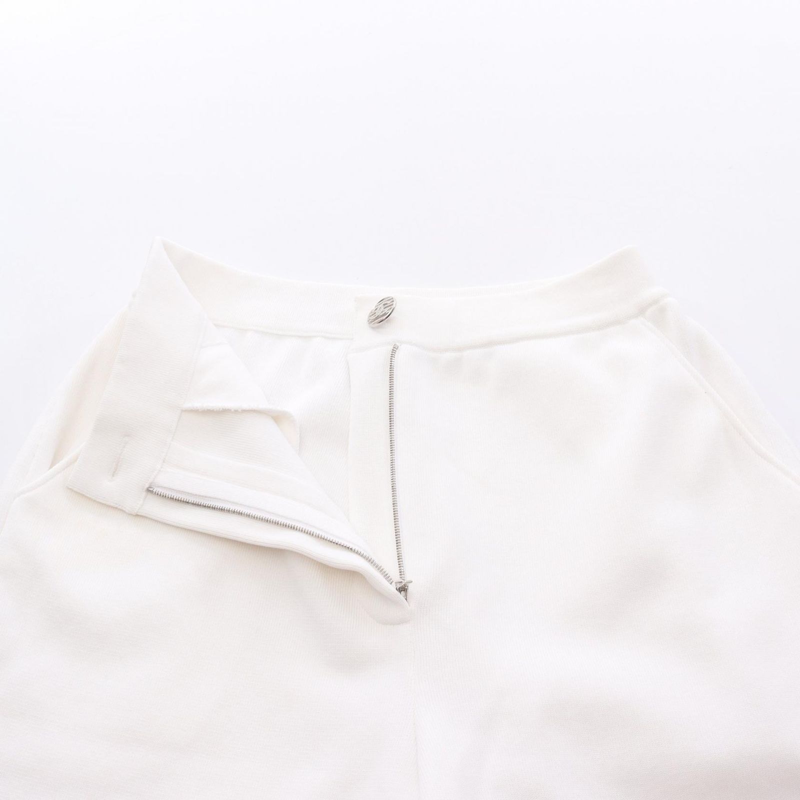 驚きの価格、海外直輸入！ CHANEL シャネル ココマーク ラインストーンボタン ショート パンツ 即発送