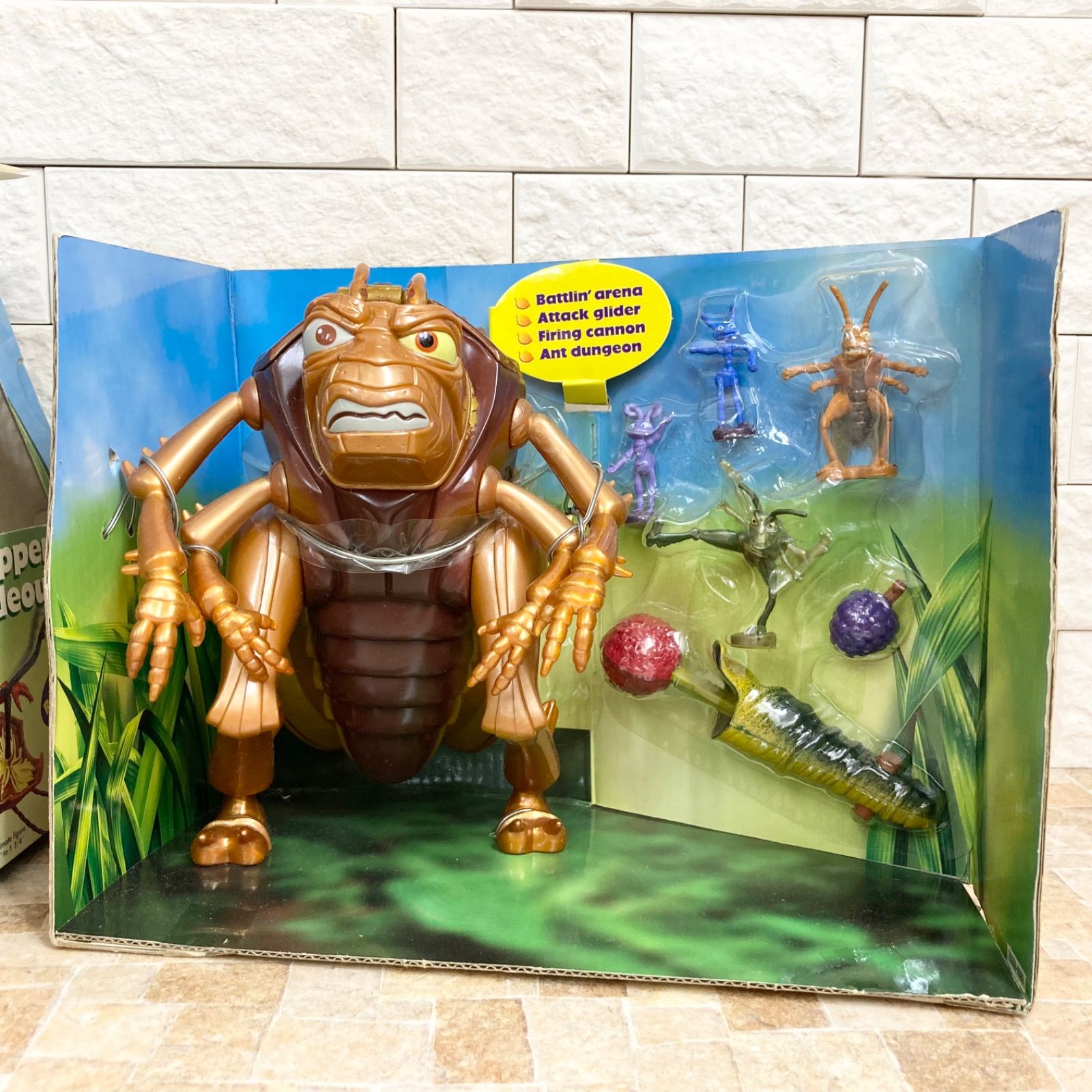 bugs life hoper hideout　バグズ・ライフ　フィギア 未使用】バグズ・ライフ ホッパー フィギュア hopper Hideout PLAYSET