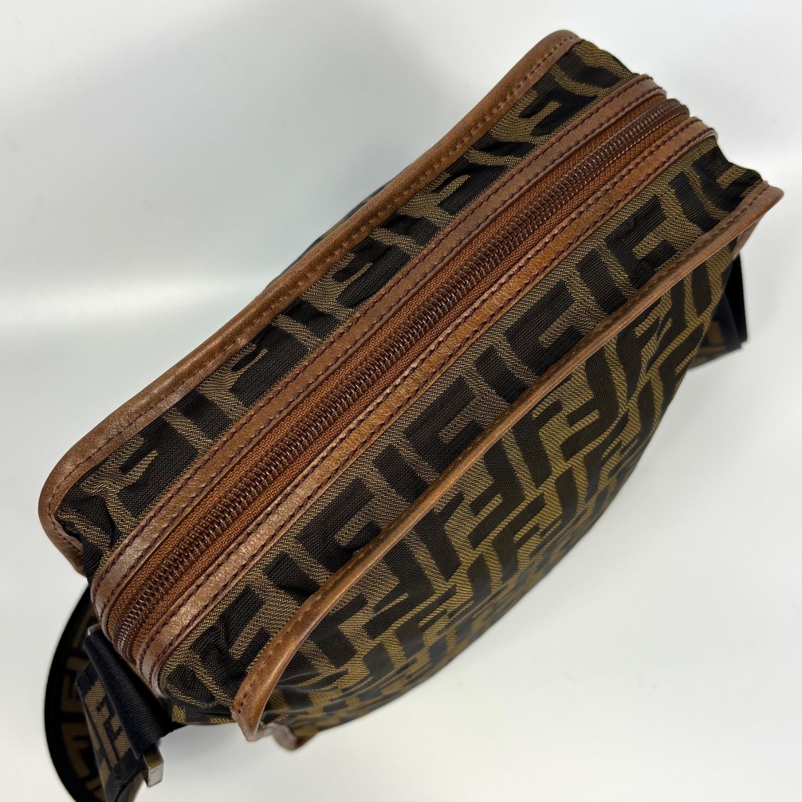 FENDI フェンディ ズッカ ショルダーバッグ 斜め掛け ロゴ 総柄