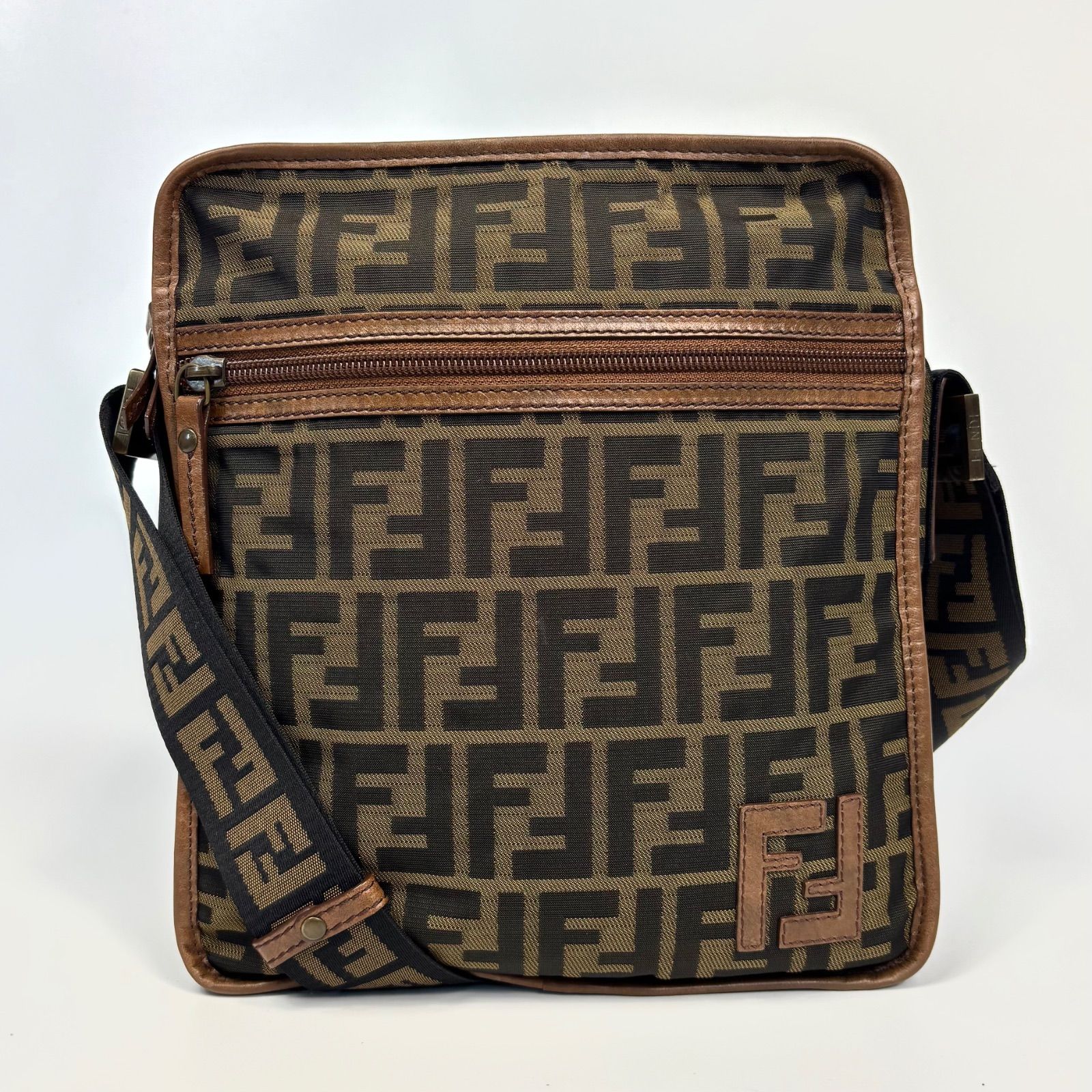 FENDI フェンディ ズッカ ショルダーバッグ 斜め掛け ロゴ 総柄