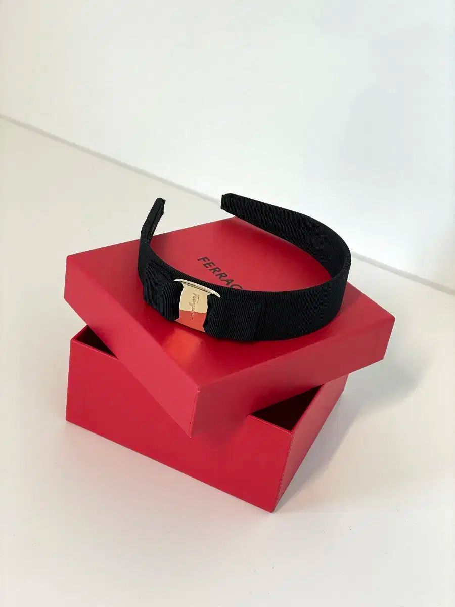 フェラガモ ヴァラ リボン ヘアバンド カチューシャ