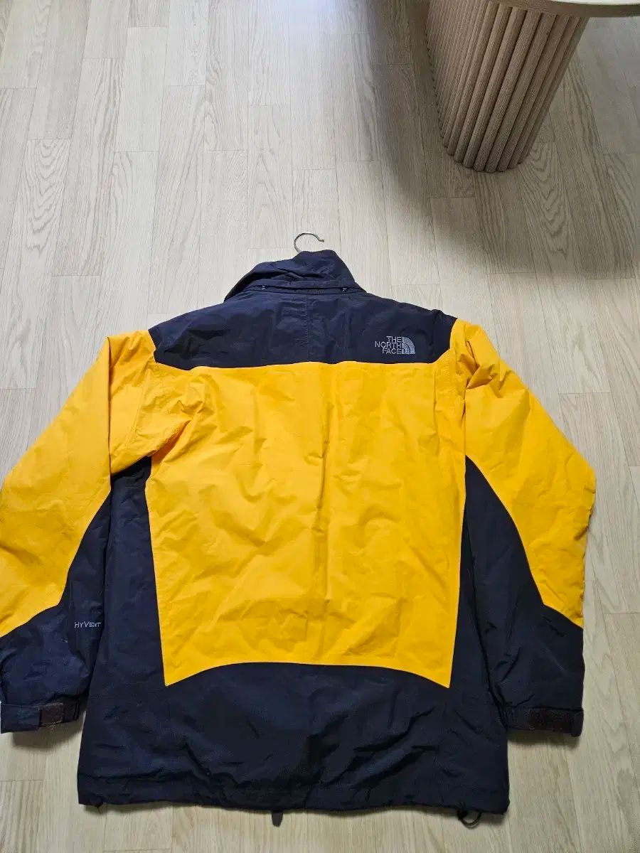 ザノースフェイス ウィンドブレーカー 黄色 HYVENT