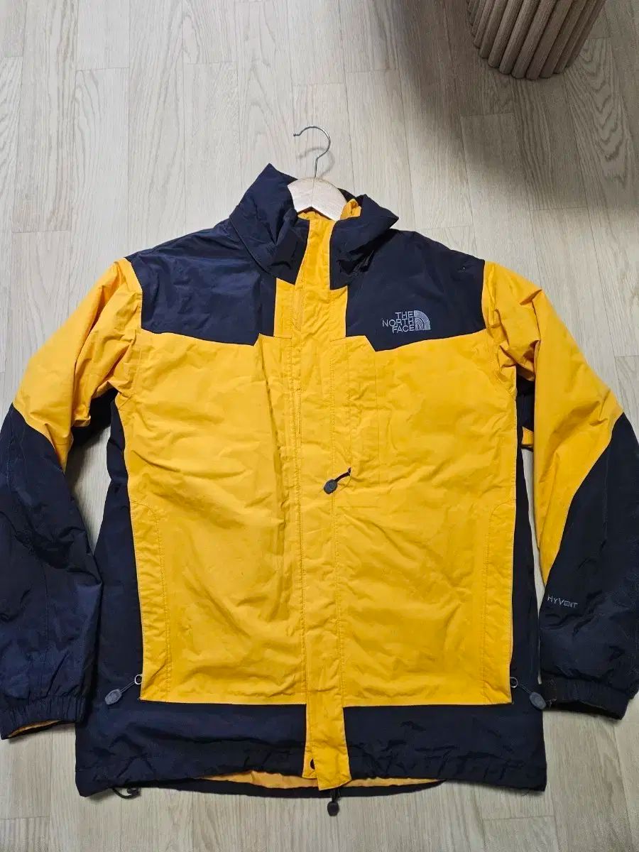 ザノースフェイス ウィンドブレーカー 黄色 HYVENT