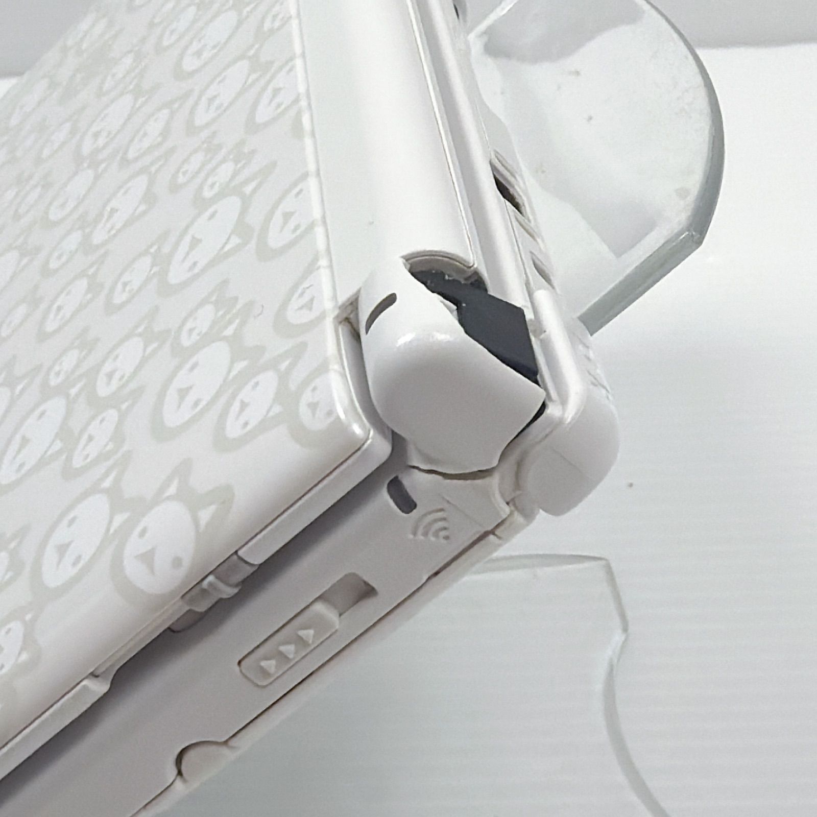 ★未使用品★極美品3DSLL モンスターハンター4 (アイルーホワイト)生産終了 ニンテンドー 3DSLL モンスターハンター4 アイルーホワイト 液晶美品