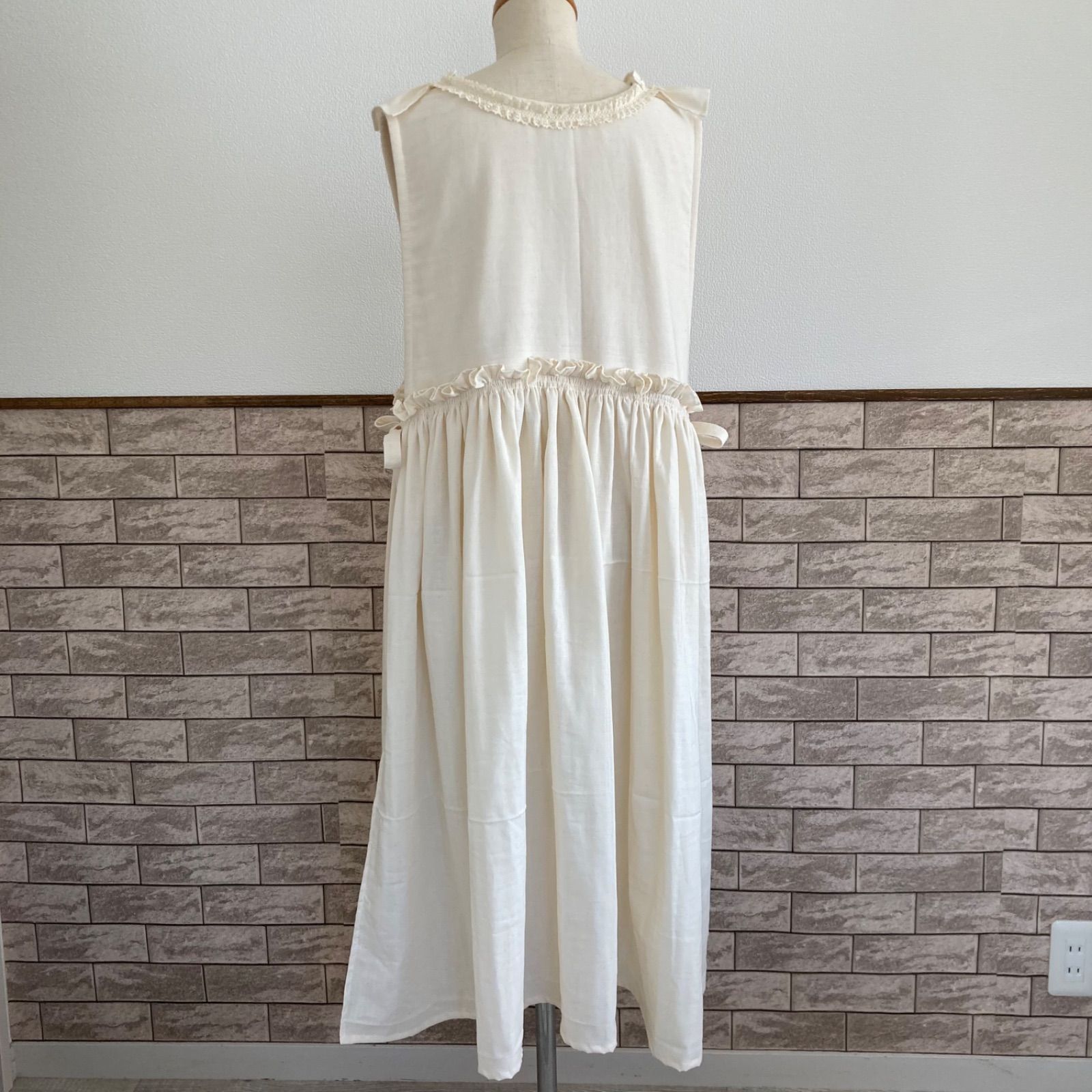 サイドリボンのエプロンワンピース