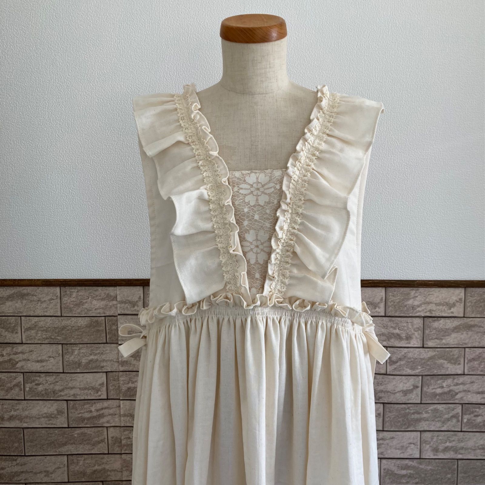 サイドリボンのエプロンワンピース