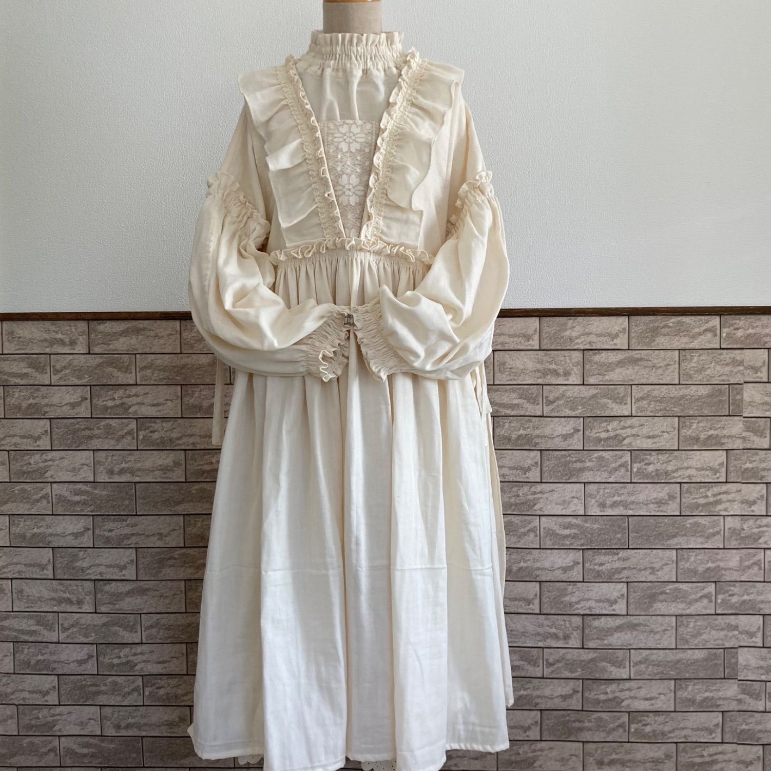 Wガーゼ サイドリボンのエプロンワンピース 生成