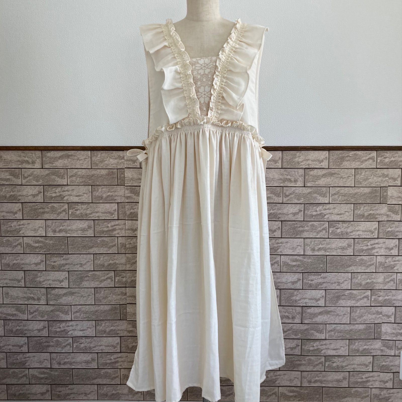 Ｗガーゼ サイドリボンのエプロンワンピース 生成