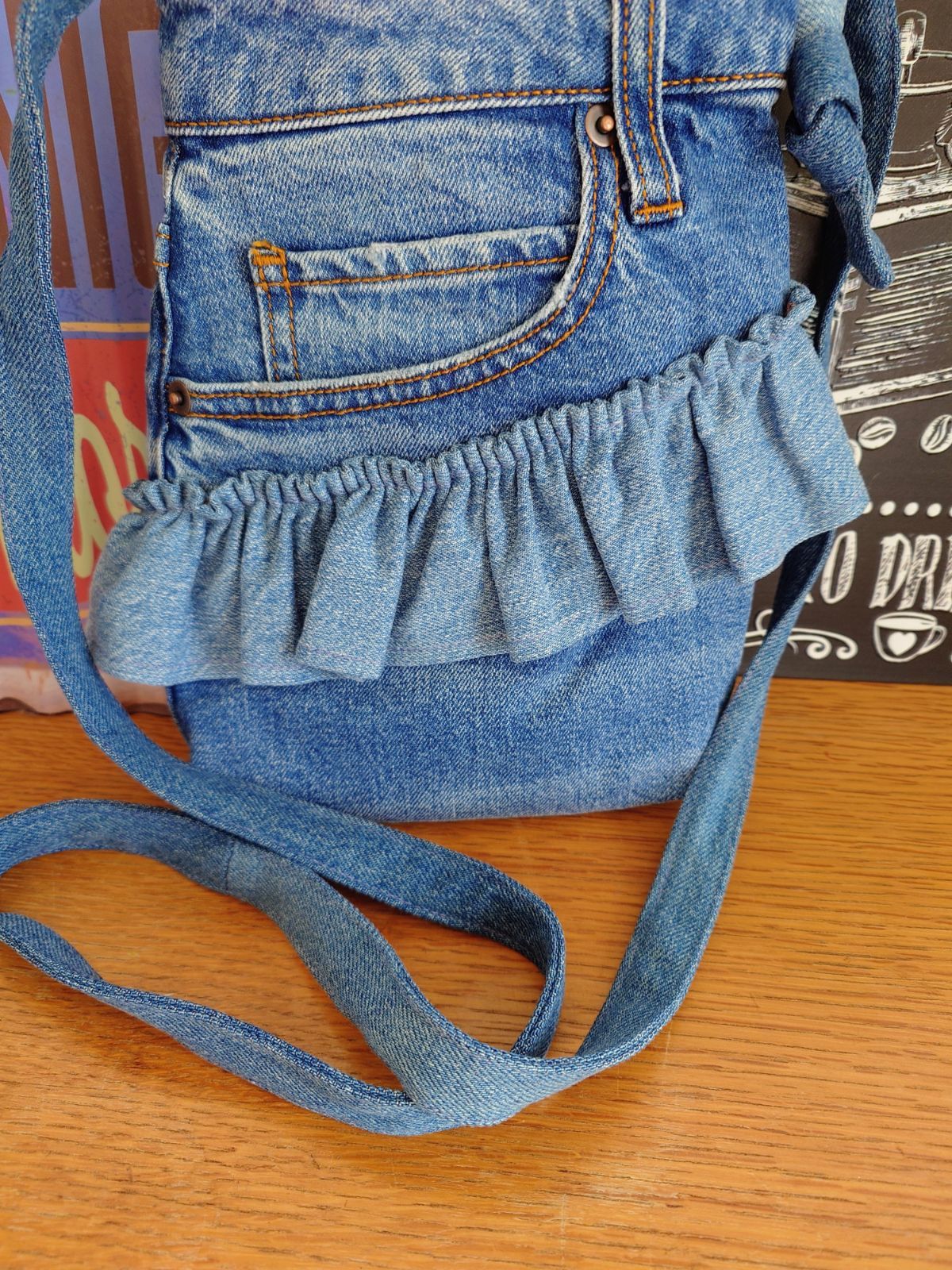 81☆USEDダメージデニムリメイク☆サコッシュ☆フリルショルダーバッグ