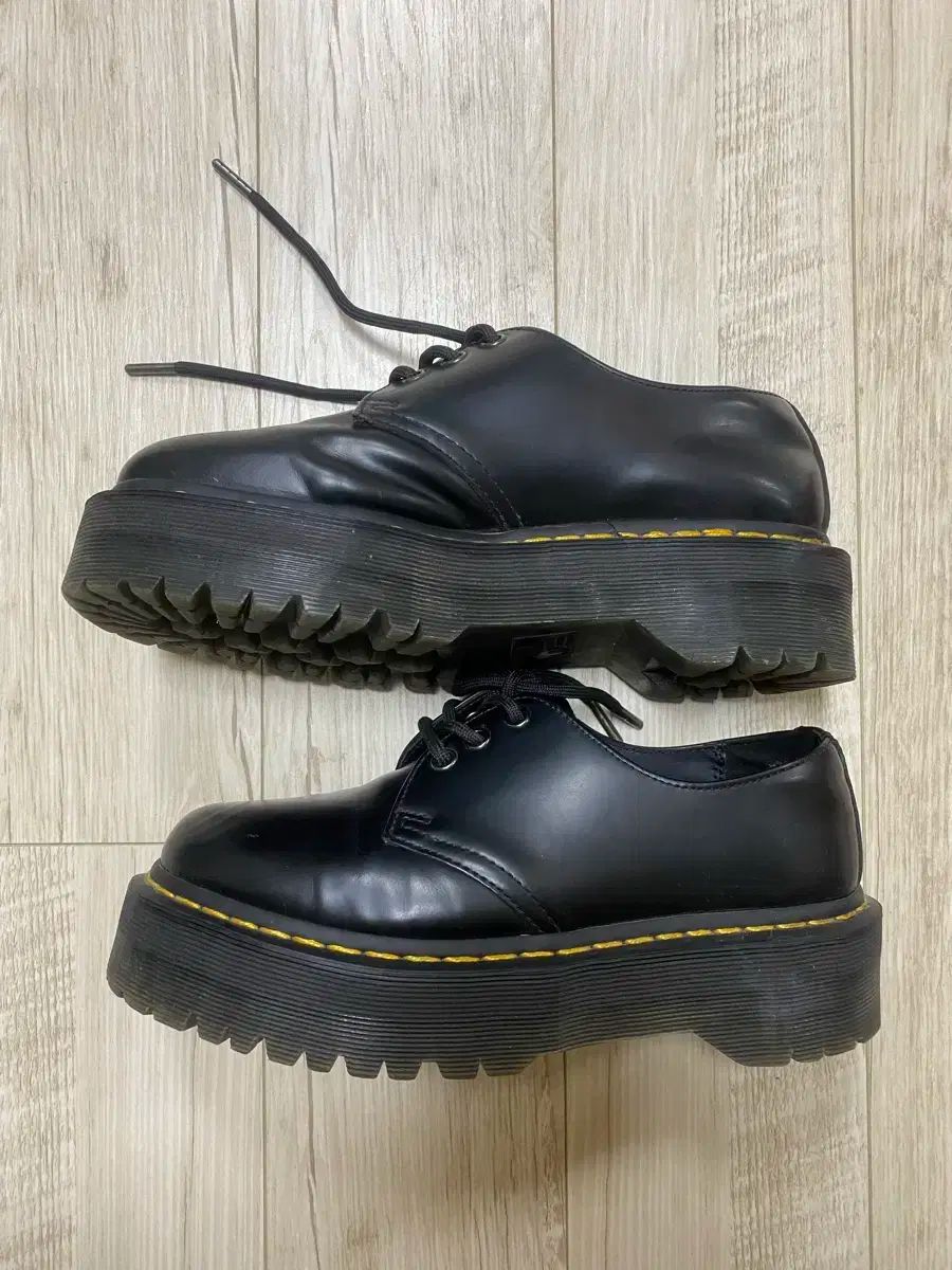 DR. MARTENS 1461 3ホール クアッド 250