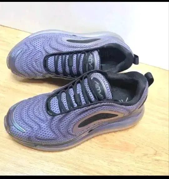 ナイキ エアマックス 720 260