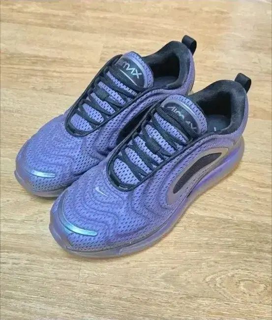 ナイキ エアマックス 720 260